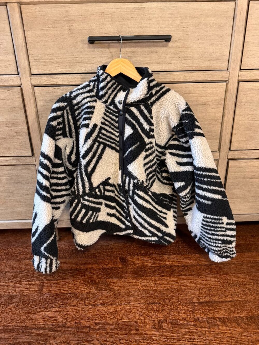 Elan Black & Cream Sherpa Jacket Size Small Abstract Print Teddy Fleece Snap Fro